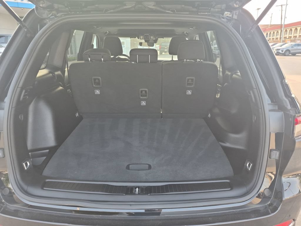Used 2025 Jeep Grand Cherokee Laredo X RWD image 23