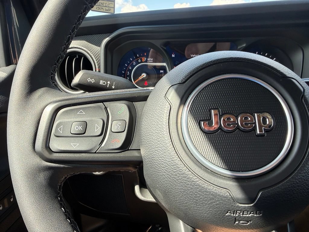 Used 2025 Jeep Gladiator Rubicon AWD/4WD image 24