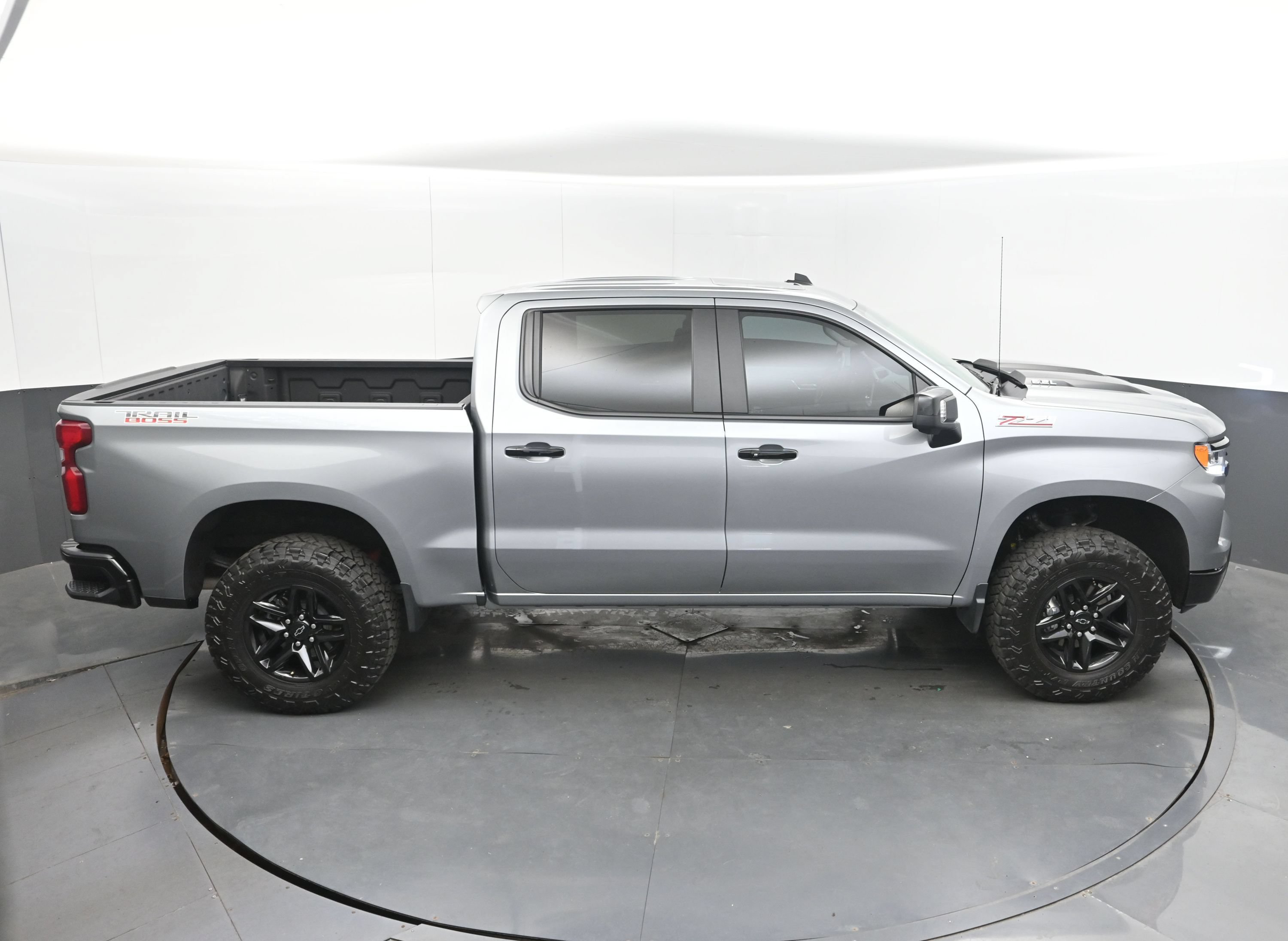 Used 2026 Chevrolet Silverado 1500 LT Trail Boss w/ LT Trail Boss Premium Package AWD/4WD image 37