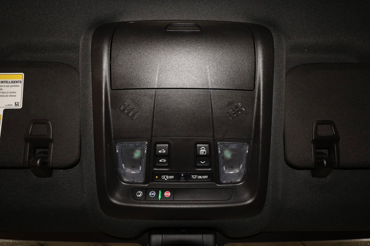 Used 2022 Chevrolet Equinox RS w/ Infotainment Package image 32