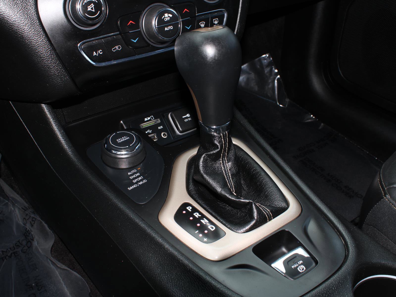 Used 2018 Jeep Cherokee Limited image 16
