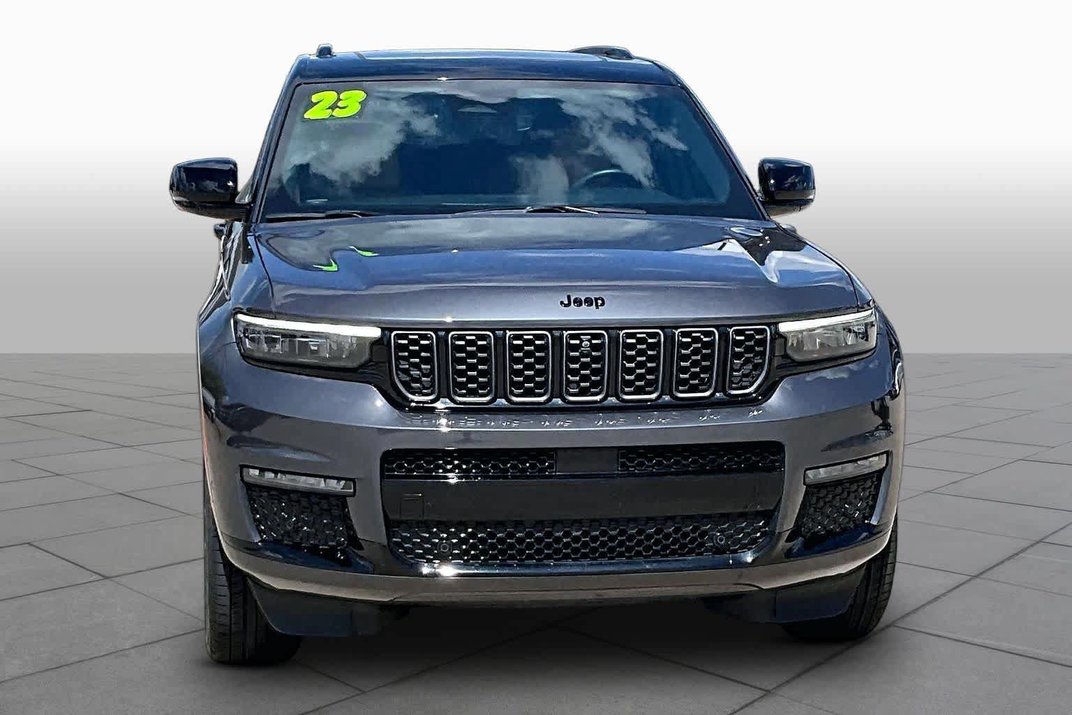 Used 2023 Jeep Grand Cherokee L Summit w/ High Altitude Package AWD/4WD image 3