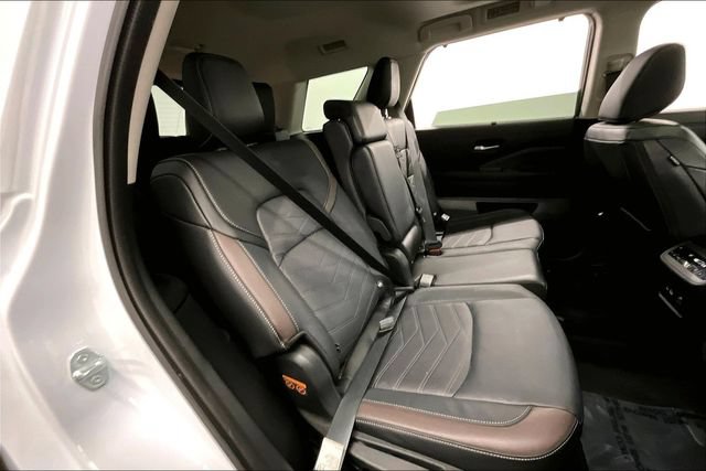 Used 2025 Nissan Pathfinder Platinum w/ Cargo Package FWD image 25
