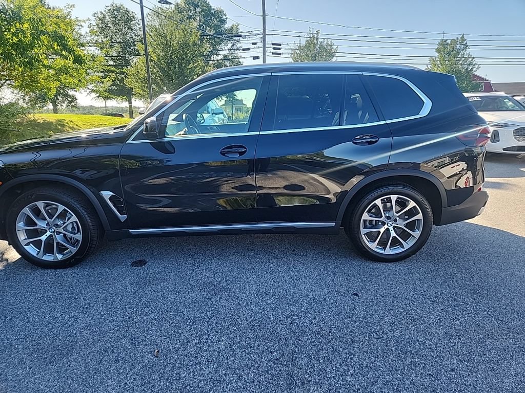 Used 2026 BMW X5 xDrive40i w/ Parking Assistance Package AWD/4WD image 8
