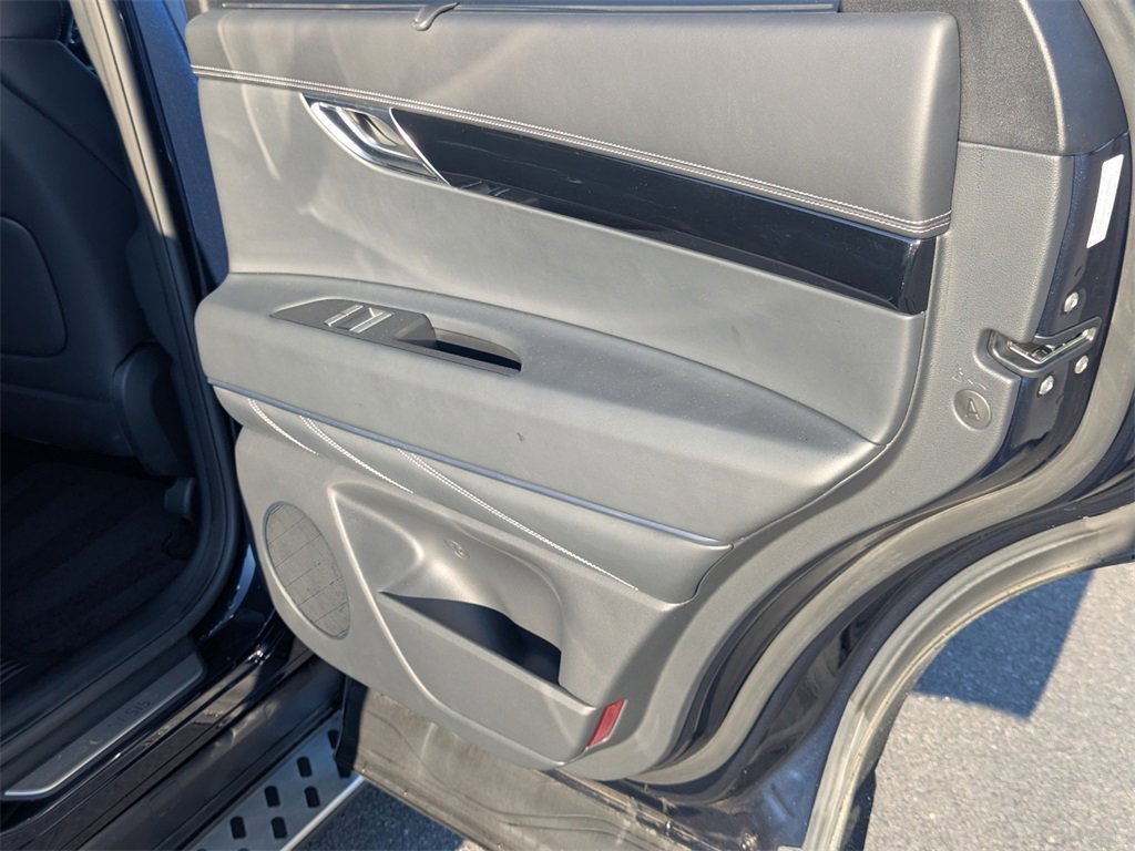 Used 2025 Genesis GV80 2.5T image 15