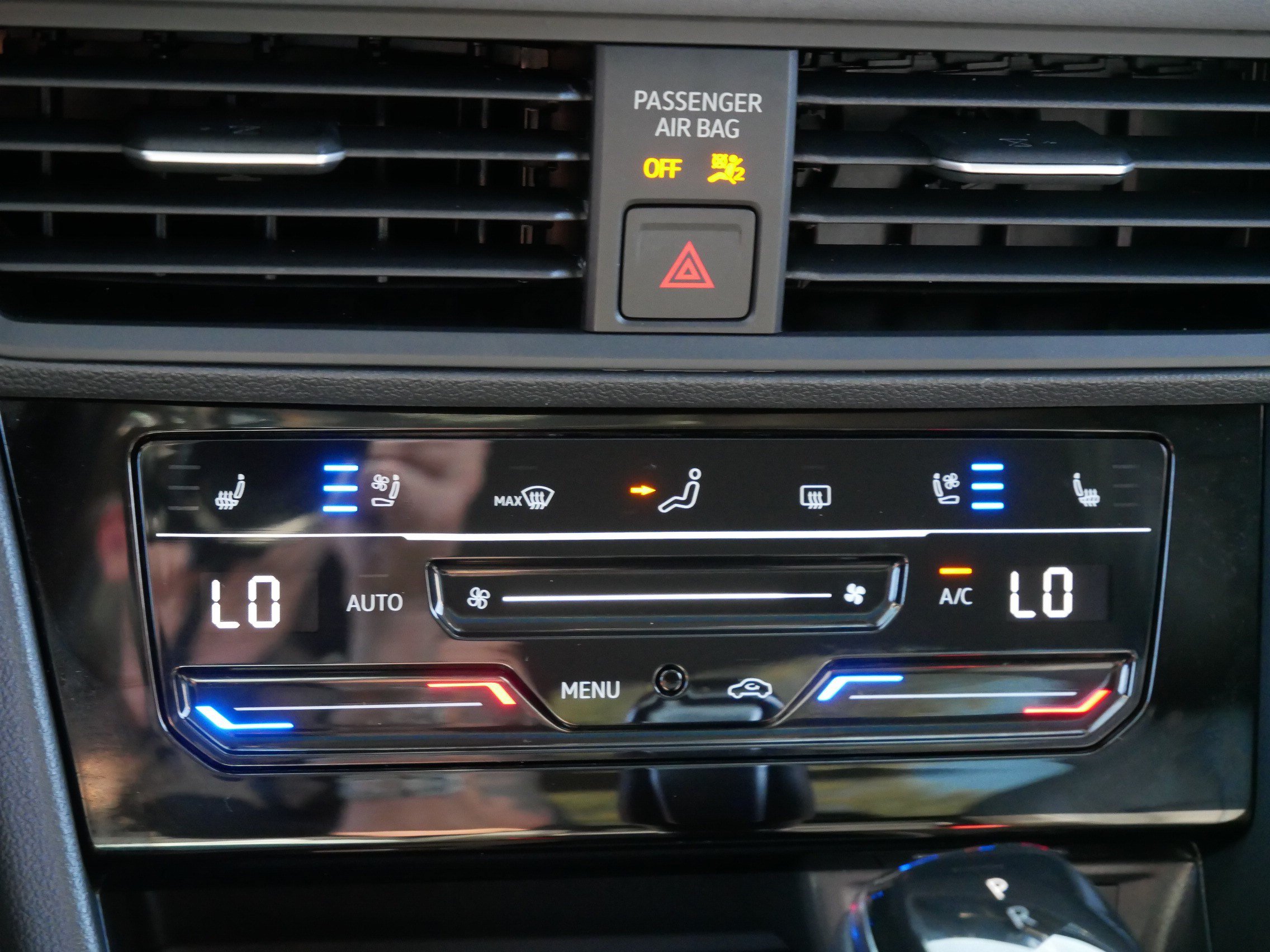 Used 2025 Volkswagen Jetta SEL FWD image 26