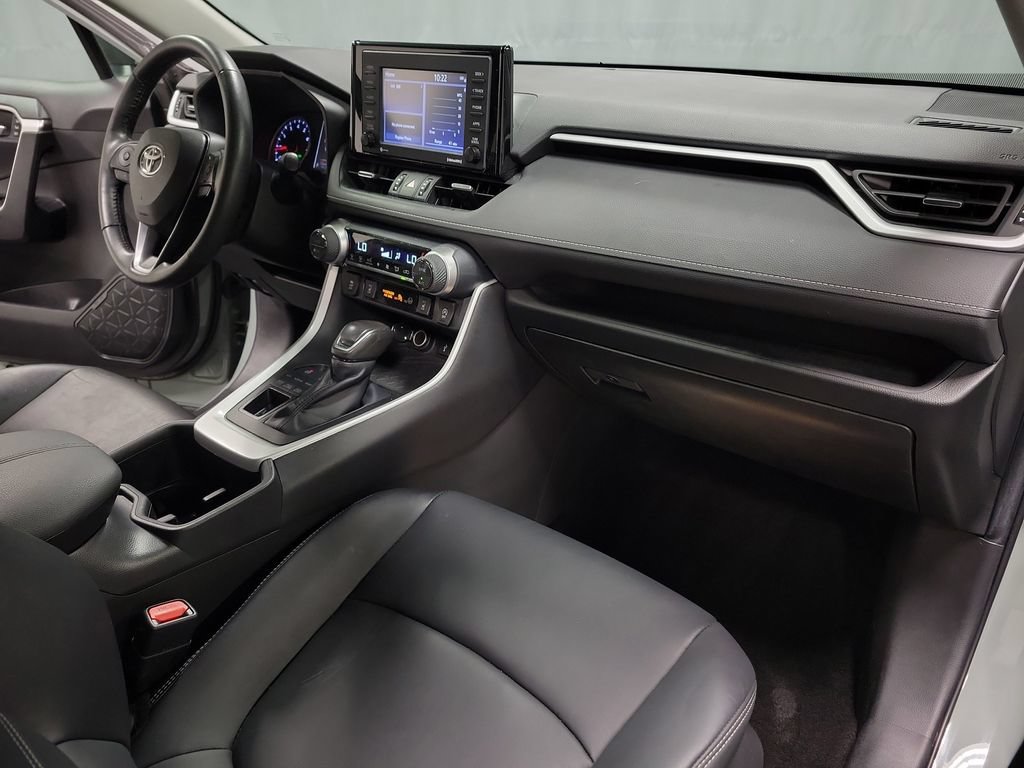 Used 2022 Toyota RAV4 XLE Premium AWD/4WD image 32