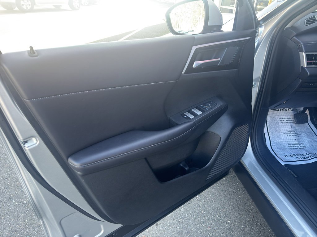 Used 2024 Mitsubishi Outlander SE image 32