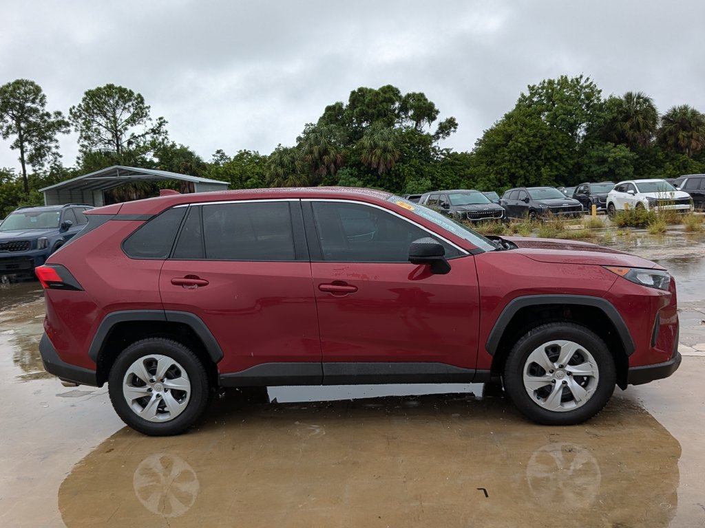 Used 2022 Toyota RAV4 LE FWD image 10