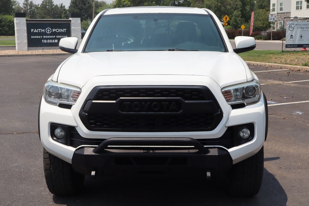 Used 2017 Toyota Tacoma TRD Off-Road w/ Premium & Technology Package AWD/4WD image 12