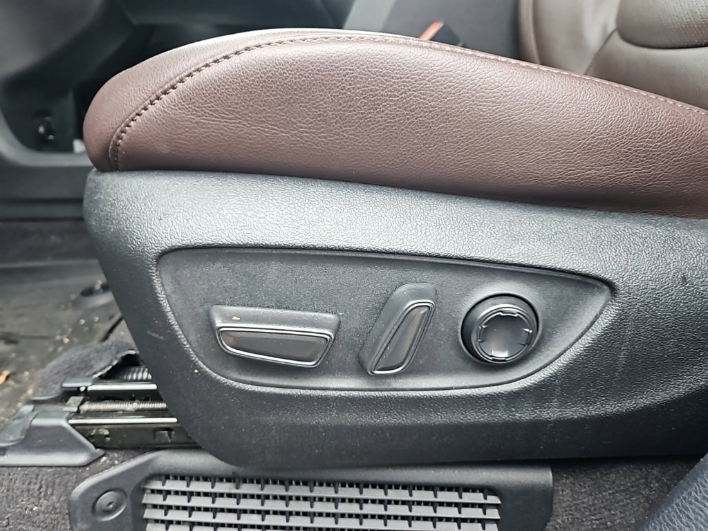 Used 2024 Toyota Sienna Platinum image 21