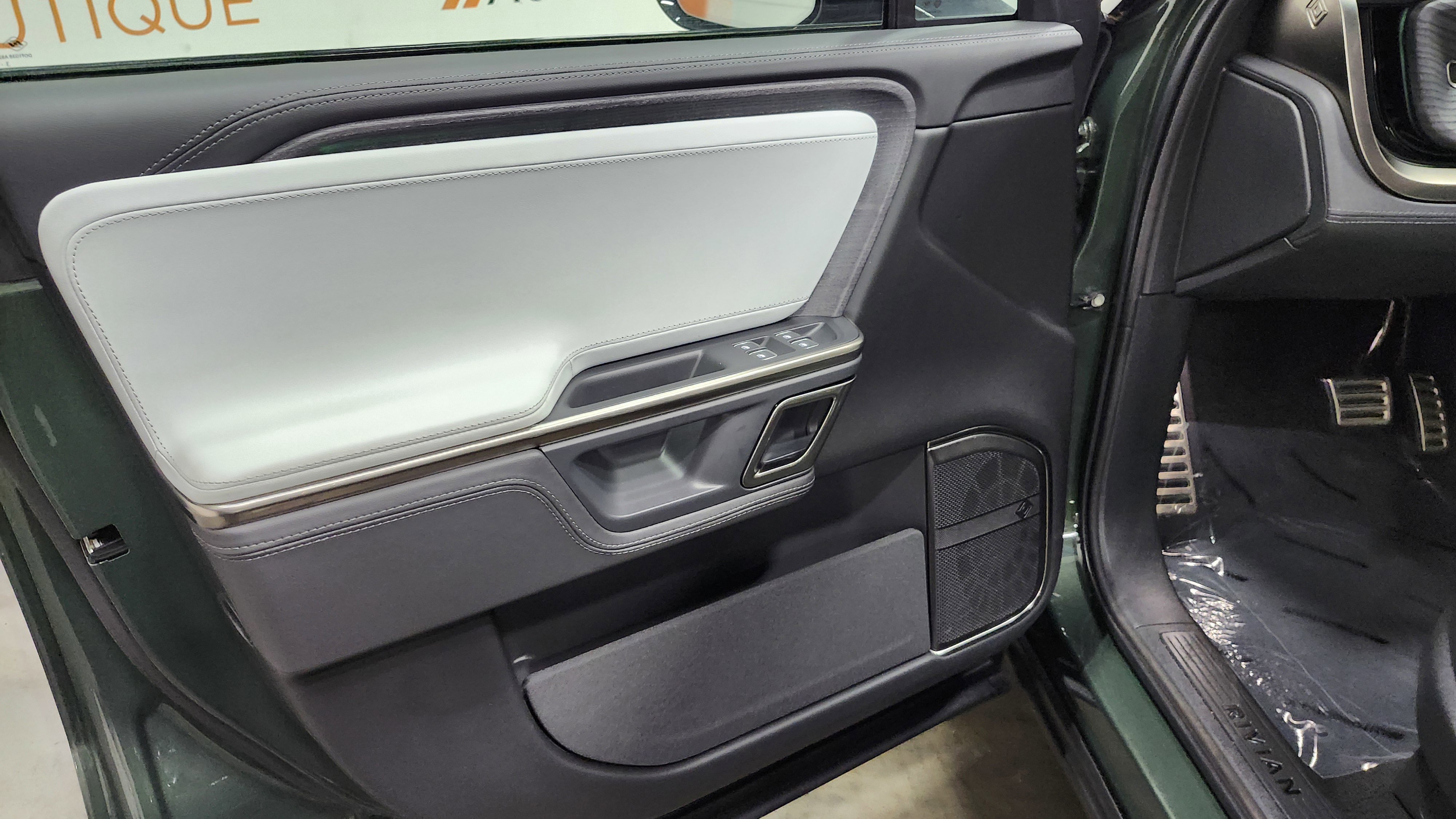 Used 2023 Rivian R1T Adventure image 27