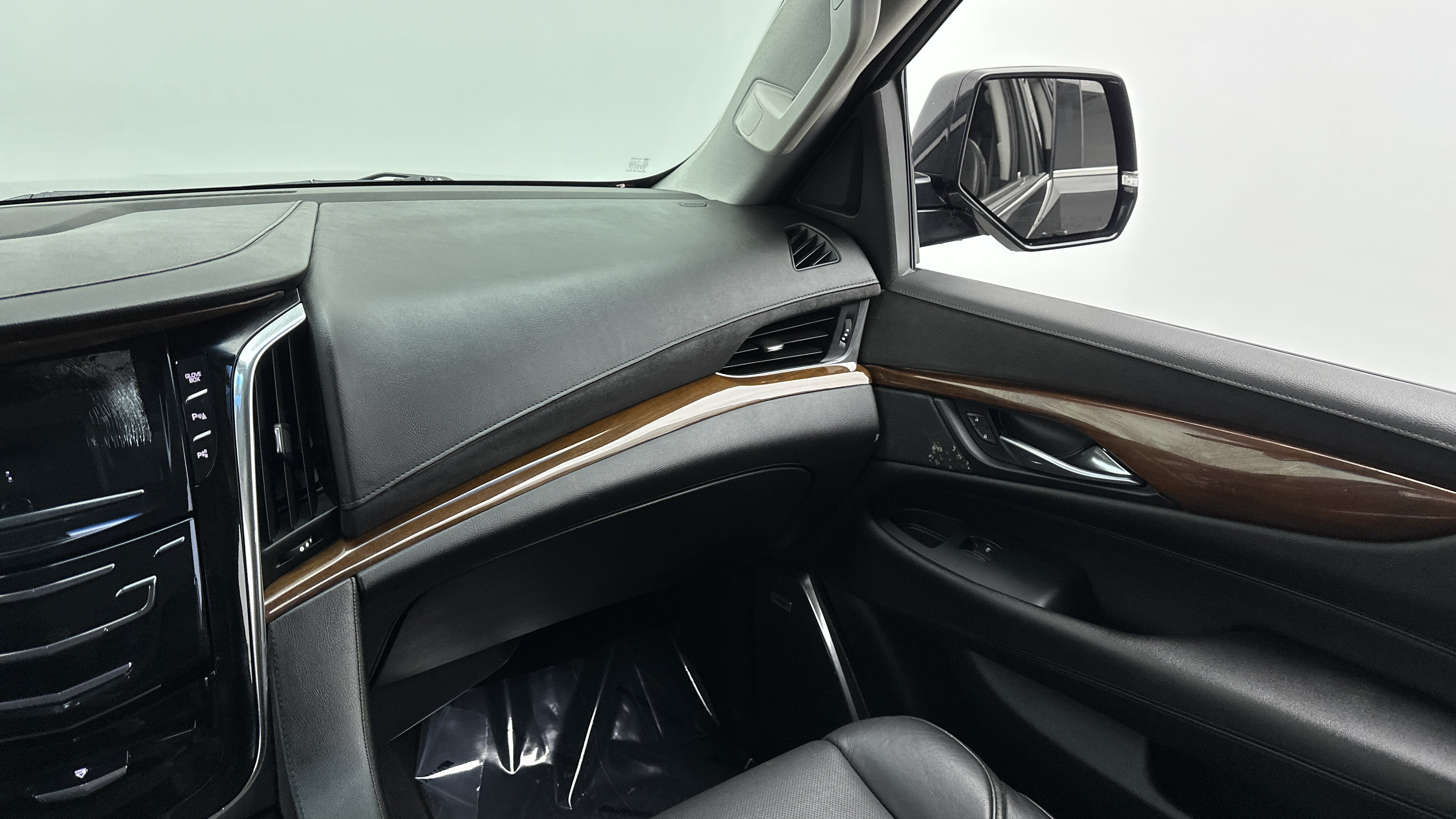 Used 2018 Cadillac Escalade ESV 4WD image 35