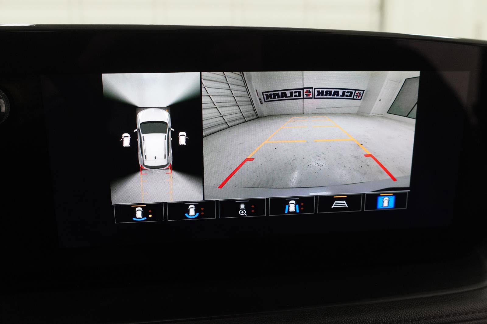 Used 2025 Buick Encore GX Avenir w/ Avenir Technology Package FWD image 30