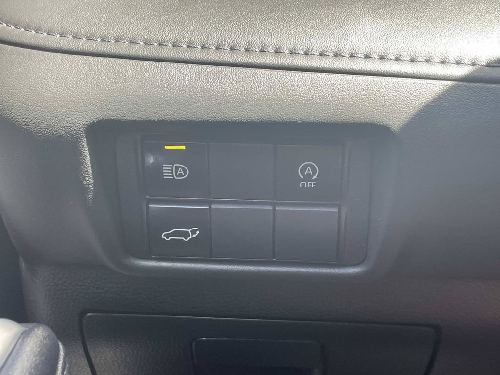 Used 2024 Toyota Highlander XLE FWD image 27