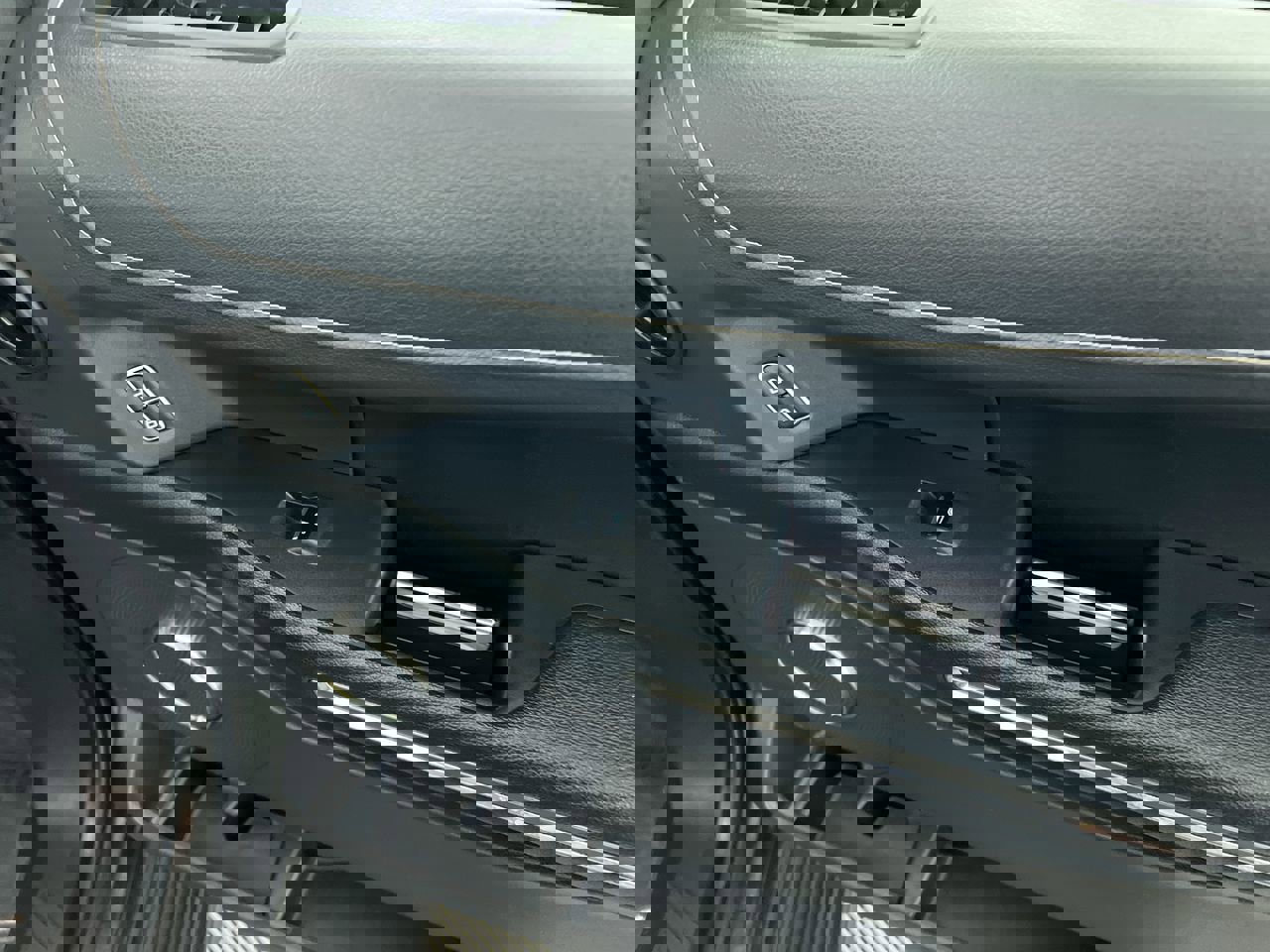 Used 2024 Ford Expedition Max XLT image 30