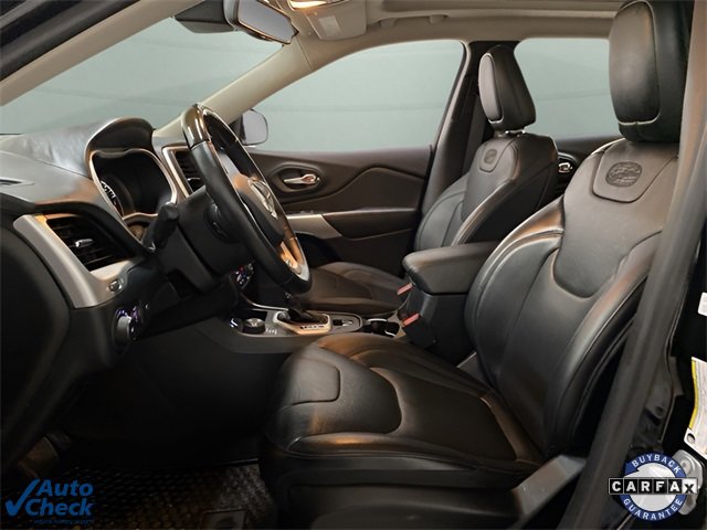 Used 2017 Jeep Cherokee Overland w/ Technology Group image 14