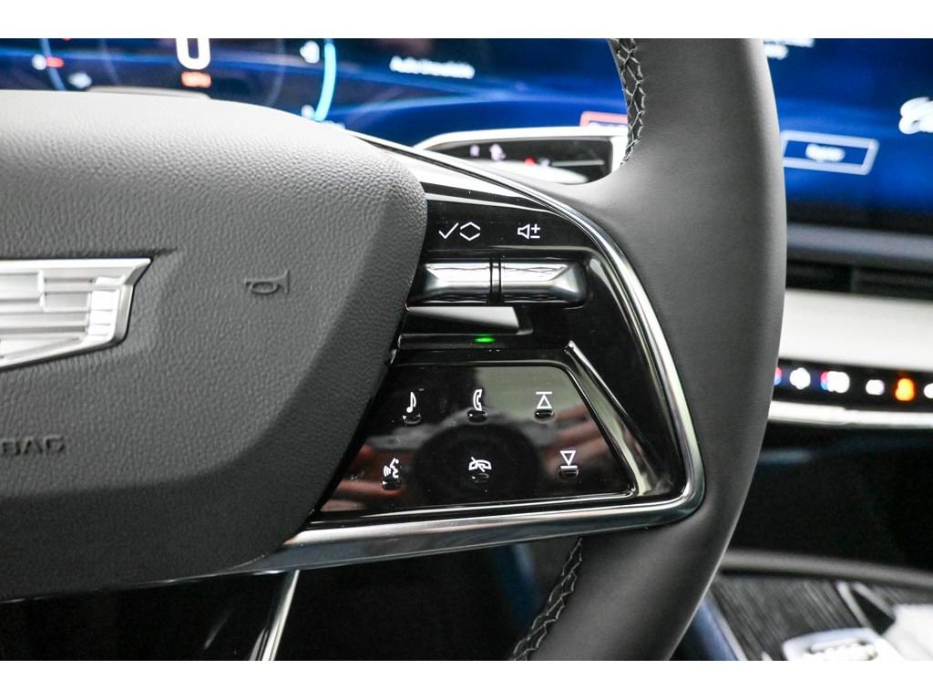 New 2026 Cadillac Optiq Luxury 2 image 25