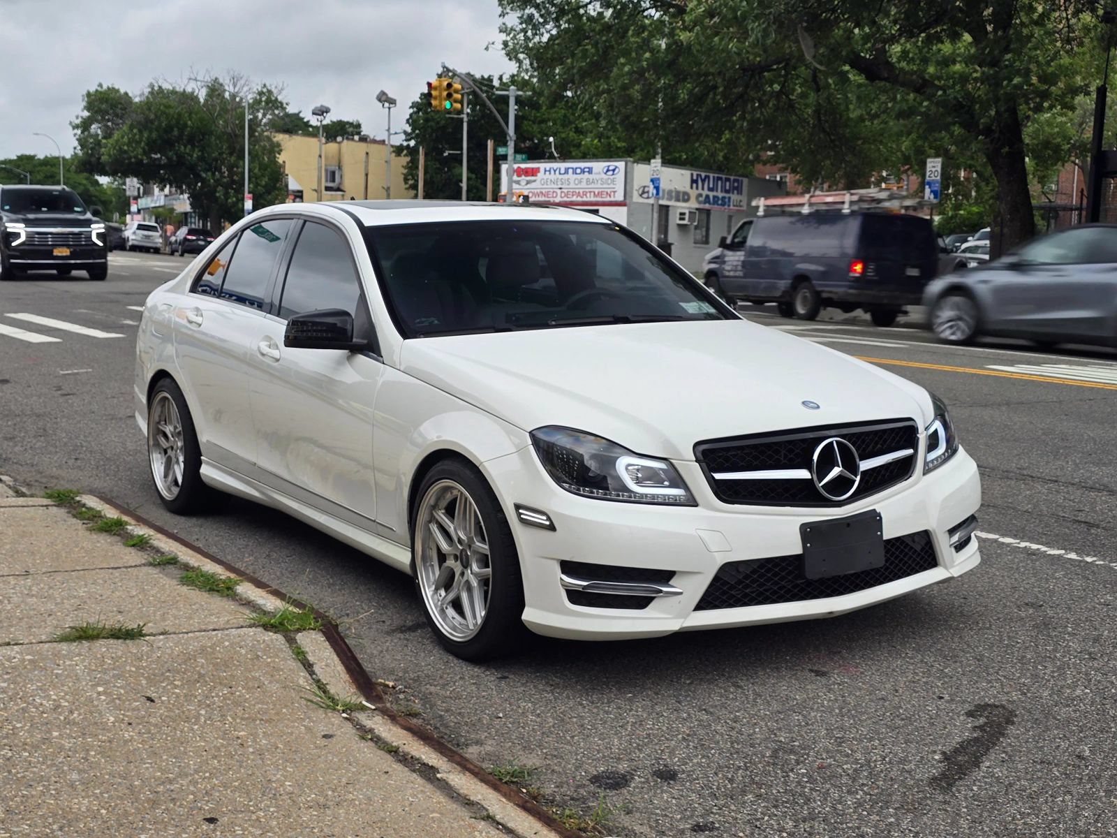Used 2014 Mercedes-Benz C 300 4MATIC Sedan image 4