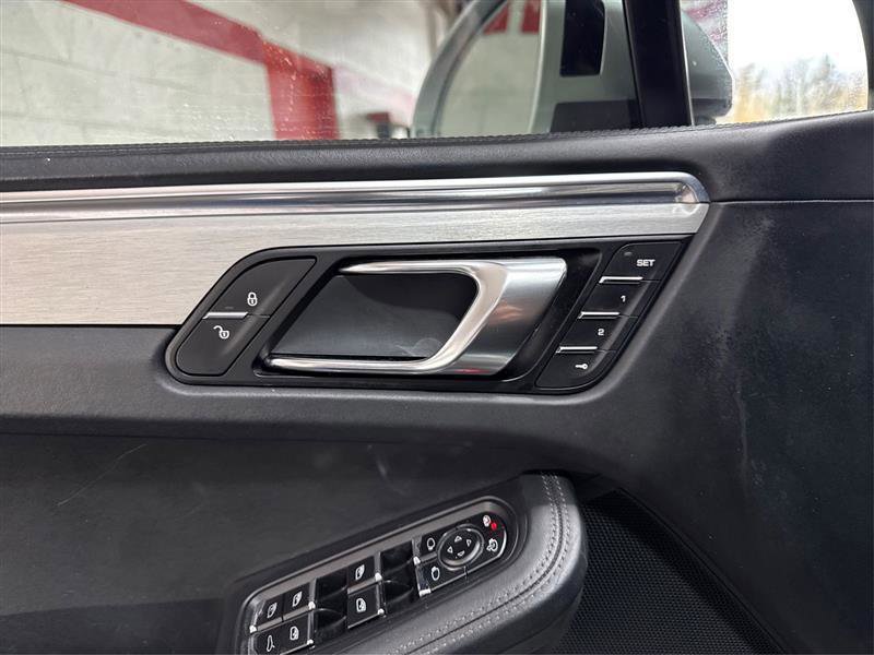 Used 2015 Porsche Macan Turbo w/ Premium Package Plus image 20