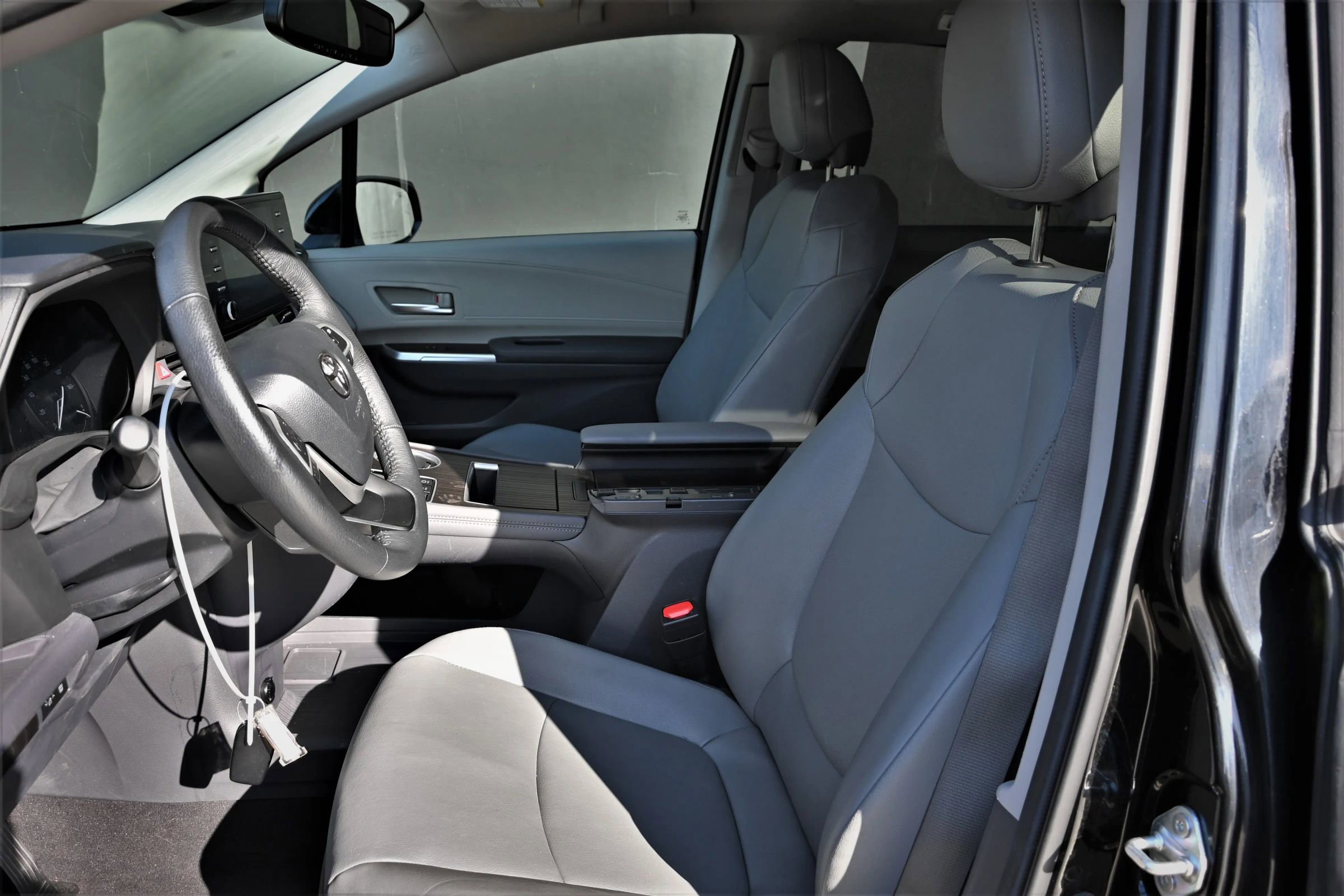 Used 2024 Toyota Sienna XLE image 14