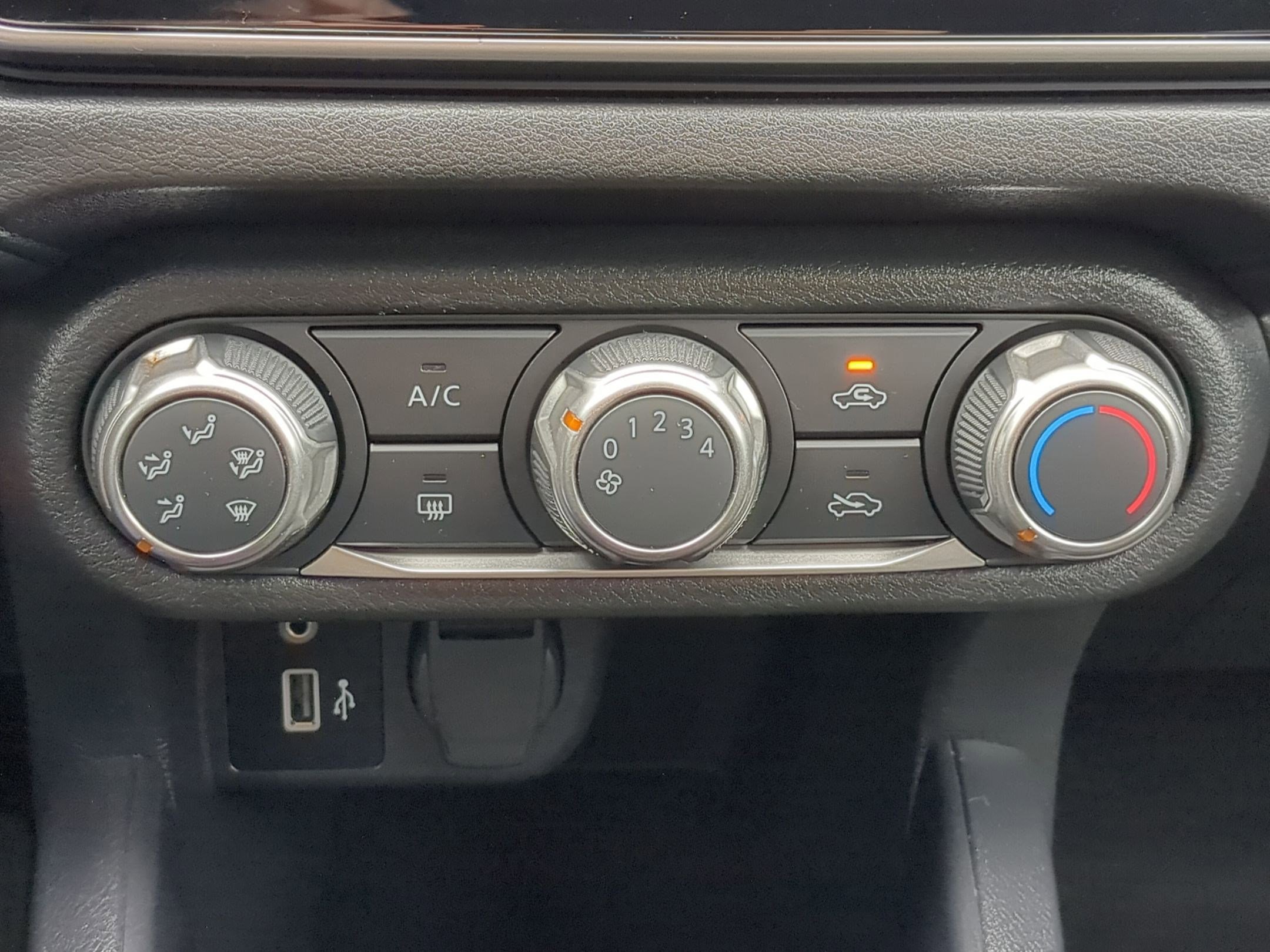 Used 2024 Nissan Versa S w/ Trunk Package image 24