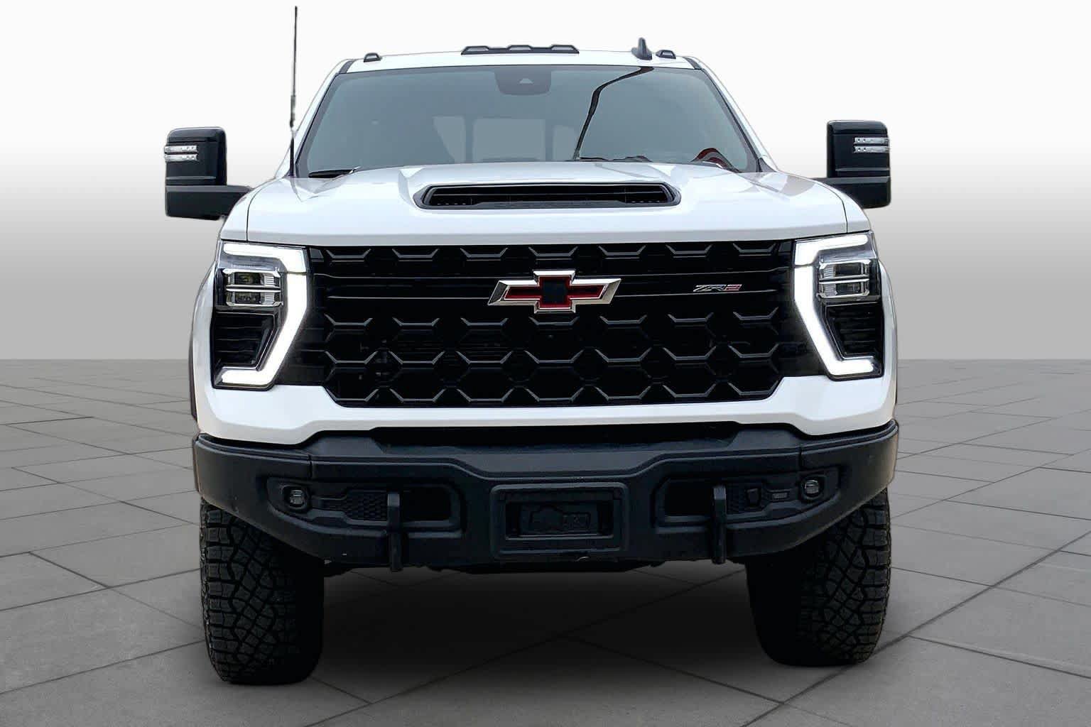 Used 2024 Chevrolet Silverado 2500 ZR2 w/ ZR2 Bison Edition AWD/4WD image 3