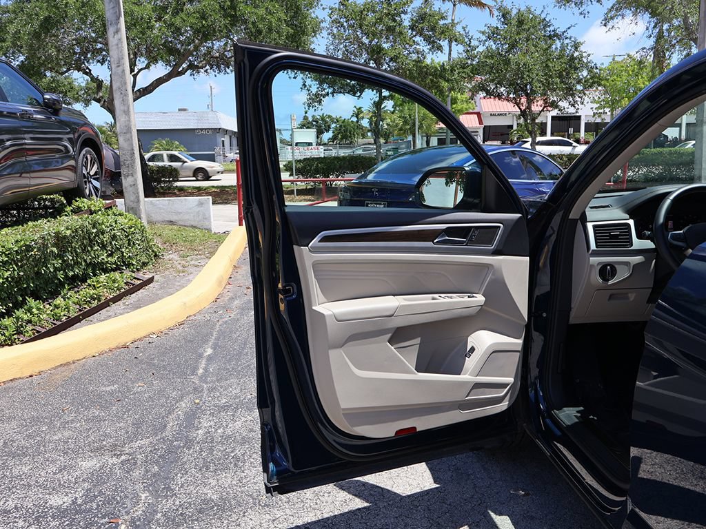 Used 2022 Volkswagen Atlas SE w/ Panoramic Sunroof Package FWD image 24