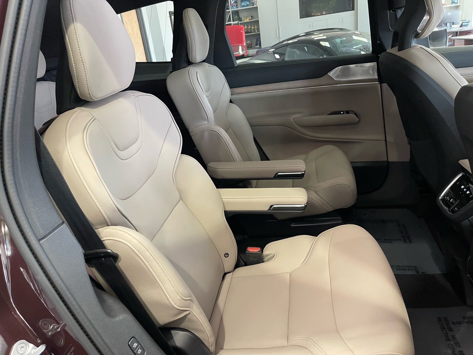 Used 2025 Volvo EX90 Ultra AWD/4WD image 49