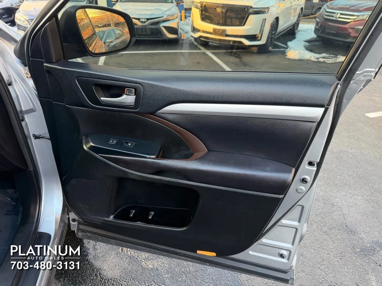 Used 2016 Toyota Highlander XLE image 19