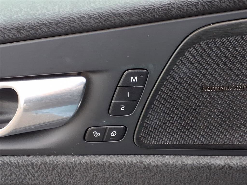 Used 2020 Volvo XC60 T5 Inscription w/ Protection Package image 17