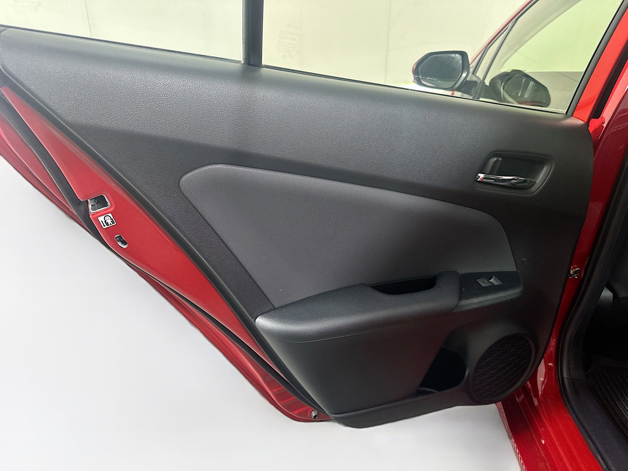 Used 2022 Toyota Prius XLE w/ Advanced Technology Package image 27