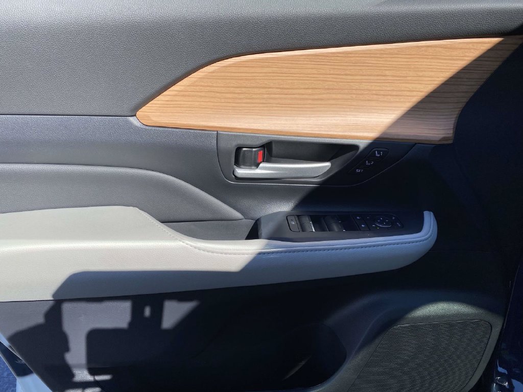 New 2026 Toyota Grand Highlander AWD image 16