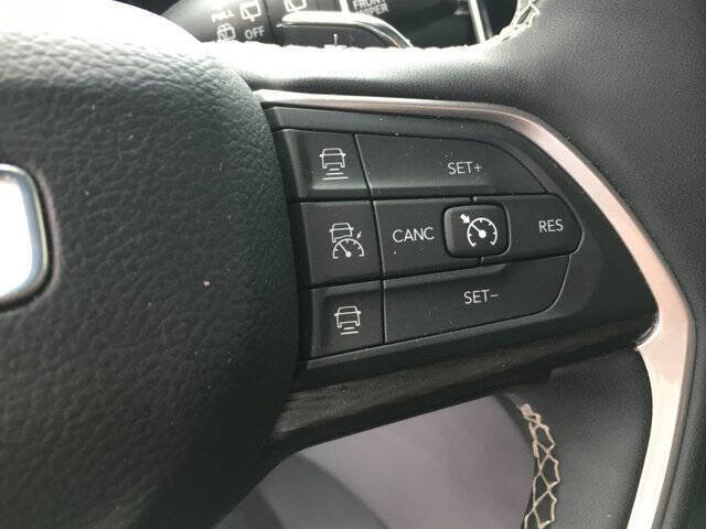 Used 2024 Jeep Grand Cherokee L Laredo image 14