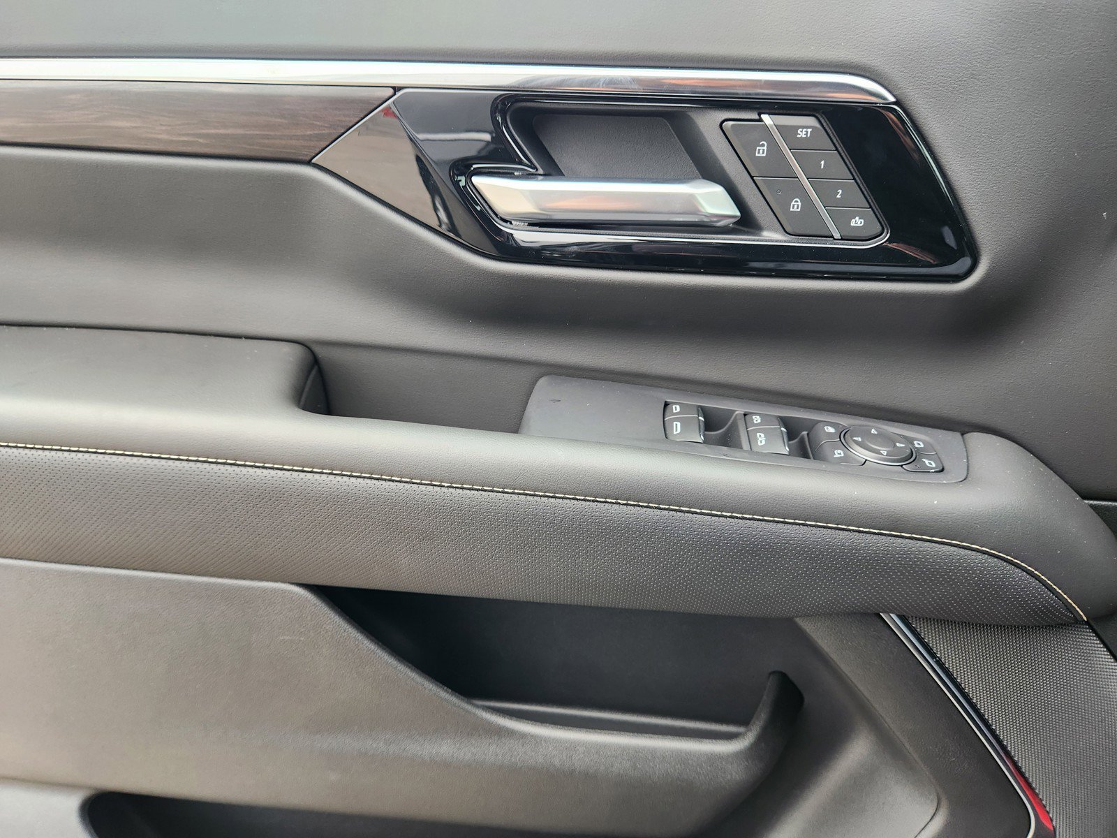 New 2026 Chevrolet Suburban Premier image 19