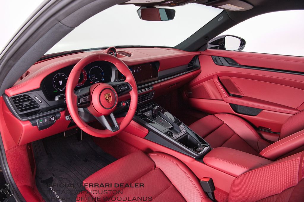 Used 2025 Porsche 911 Carrera image 4