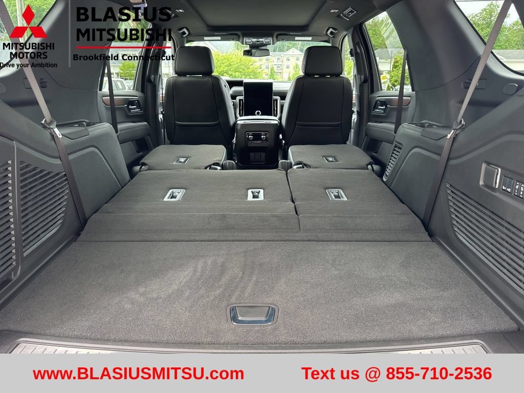 Used 2026 GMC Yukon Denali w/ Sun & Power Step Package AWD/4WD image 11