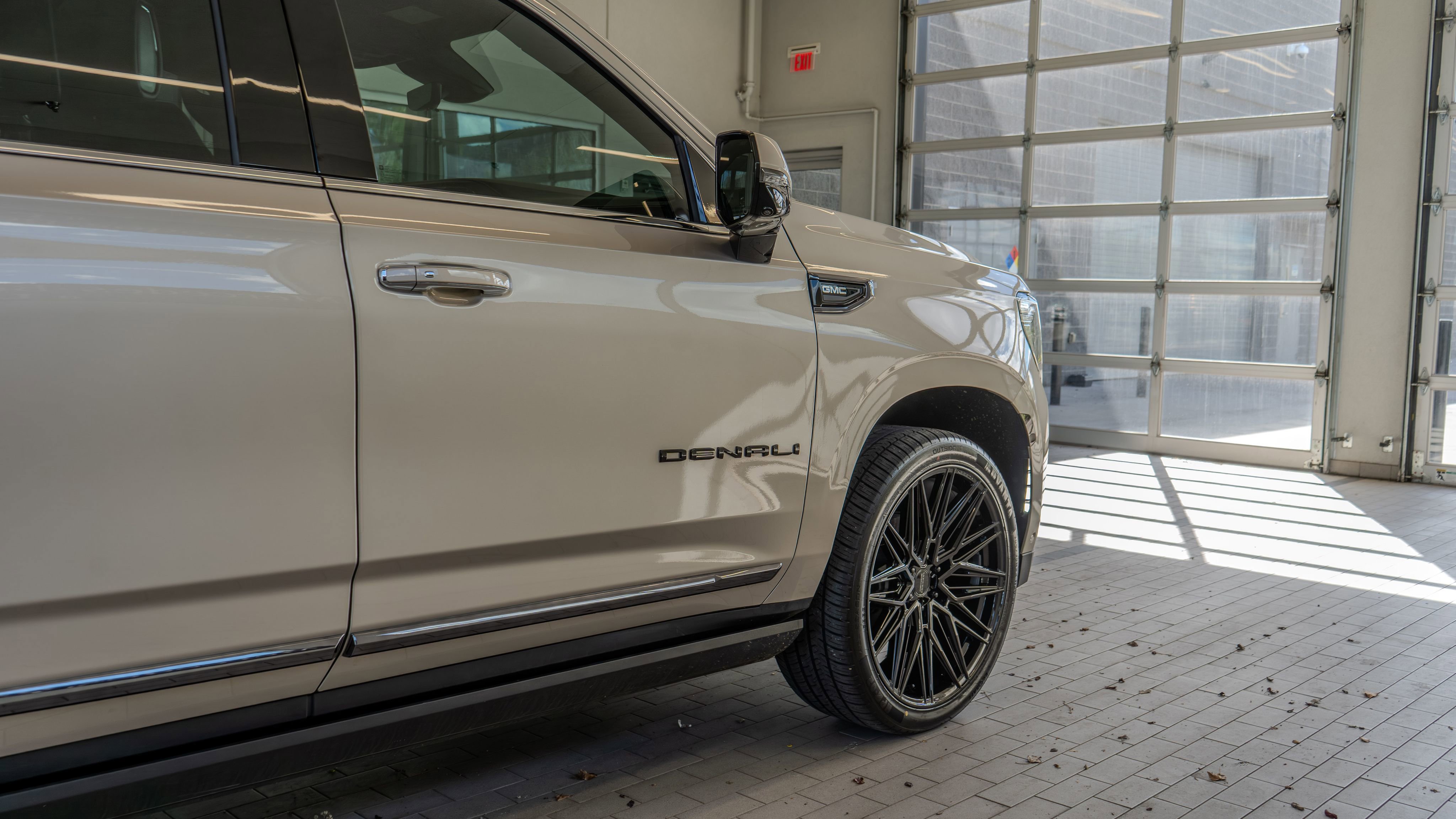 Used 2023 GMC Yukon Denali Ultimate image 30