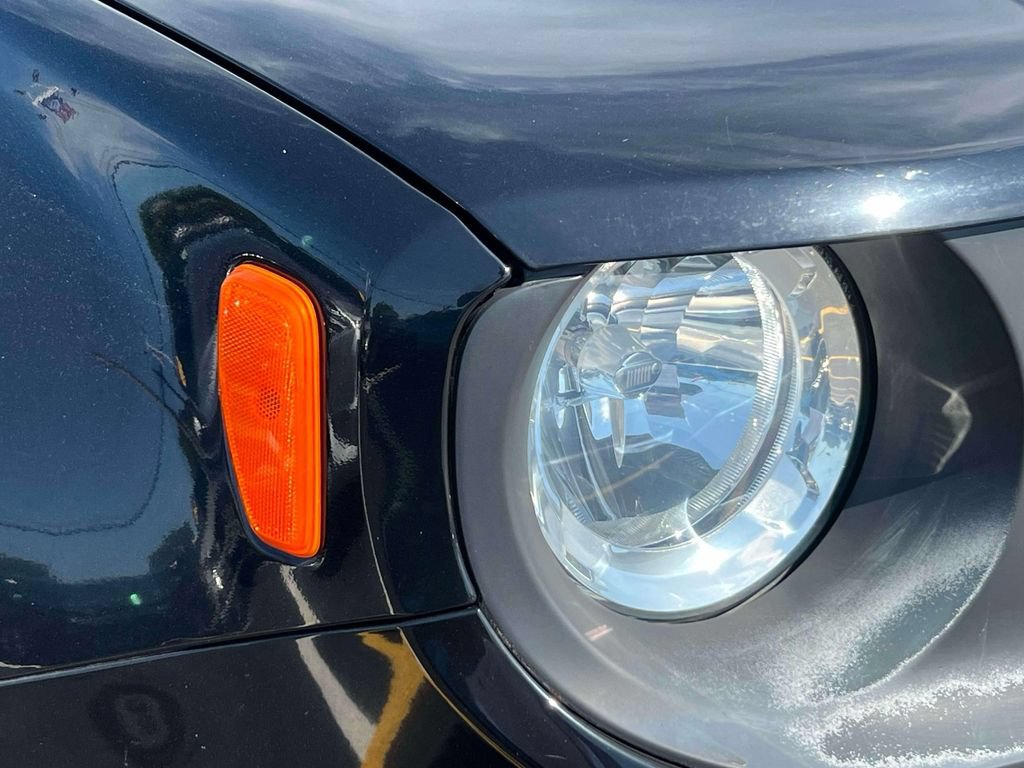 Used 2018 Jeep Renegade Latitude w/ Cold Weather Group AWD/4WD image 9