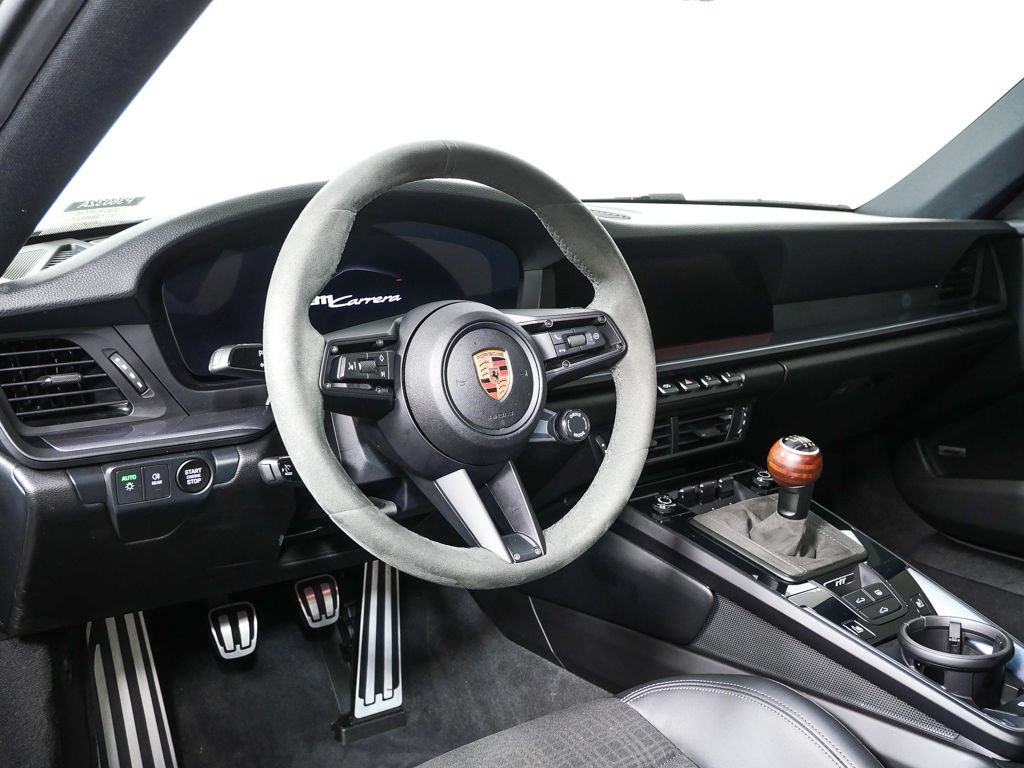 Certified 2025 Porsche 911 Carrera RWD image 4