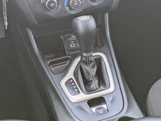 Used 2017 Jeep Cherokee Sport image 14