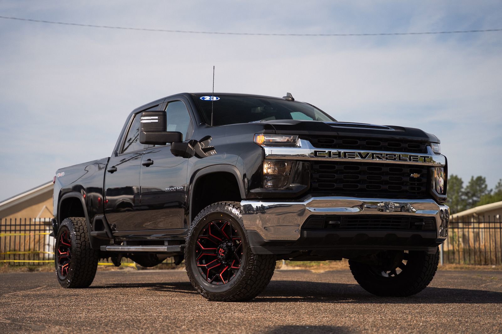 Used 2023 Chevrolet Silverado 2500 LT w/ Gooseneck/5TH Wheel Package image 2