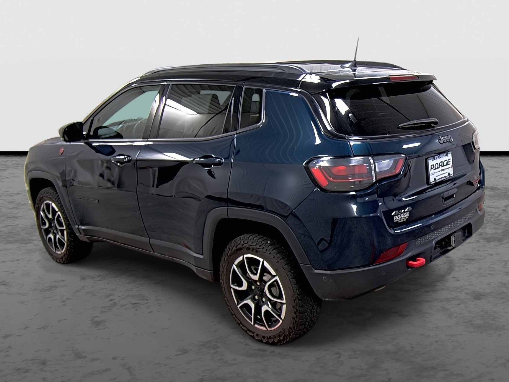 Used 2024 Jeep Compass Trailhawk w/ Trailhawk Elite Group image 2