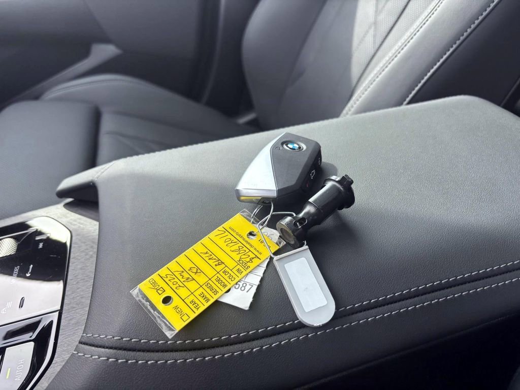 Used 2025 BMW X3 xDrive30i w/ Premium Package image 34