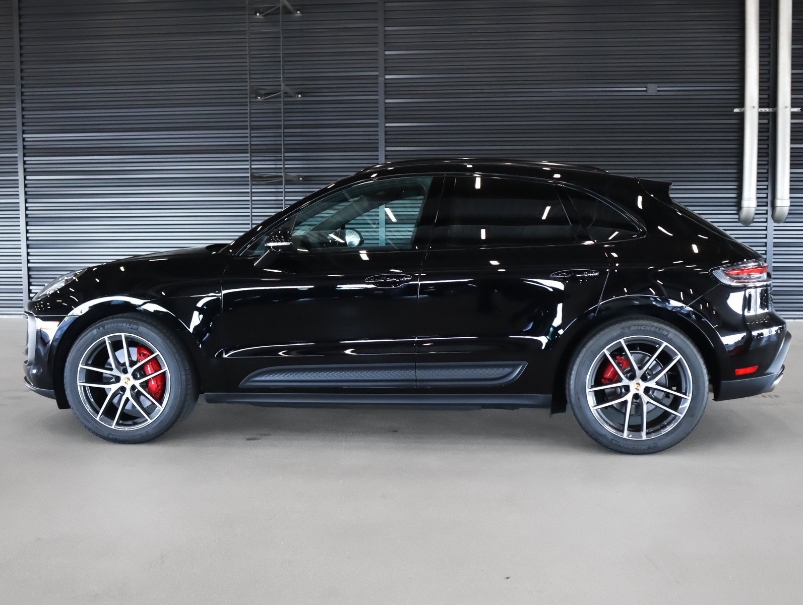 Certified 2026 Porsche Macan S AWD/4WD image 2