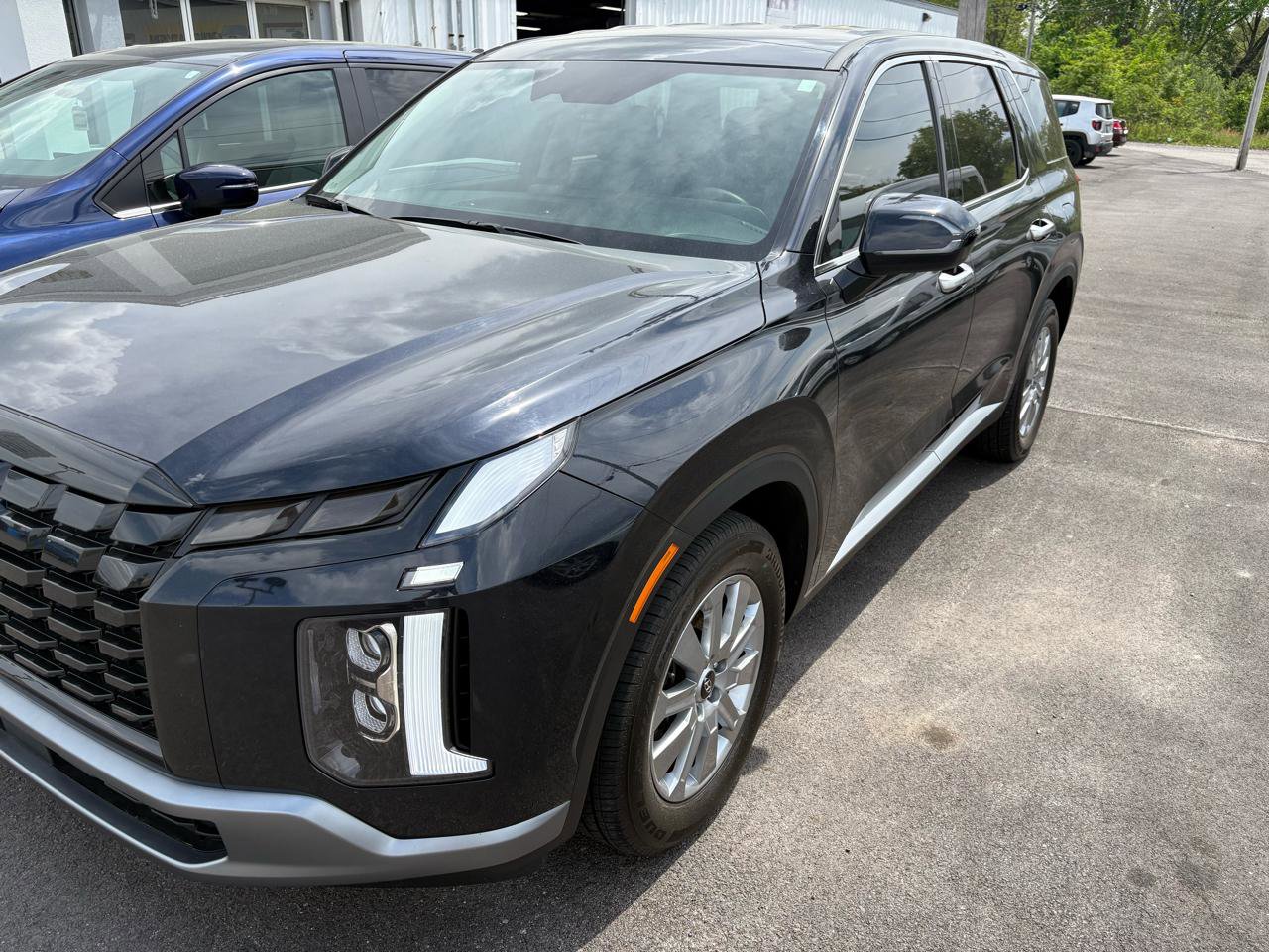 Used 2025 Hyundai Palisade SE AWD/4WD image 3