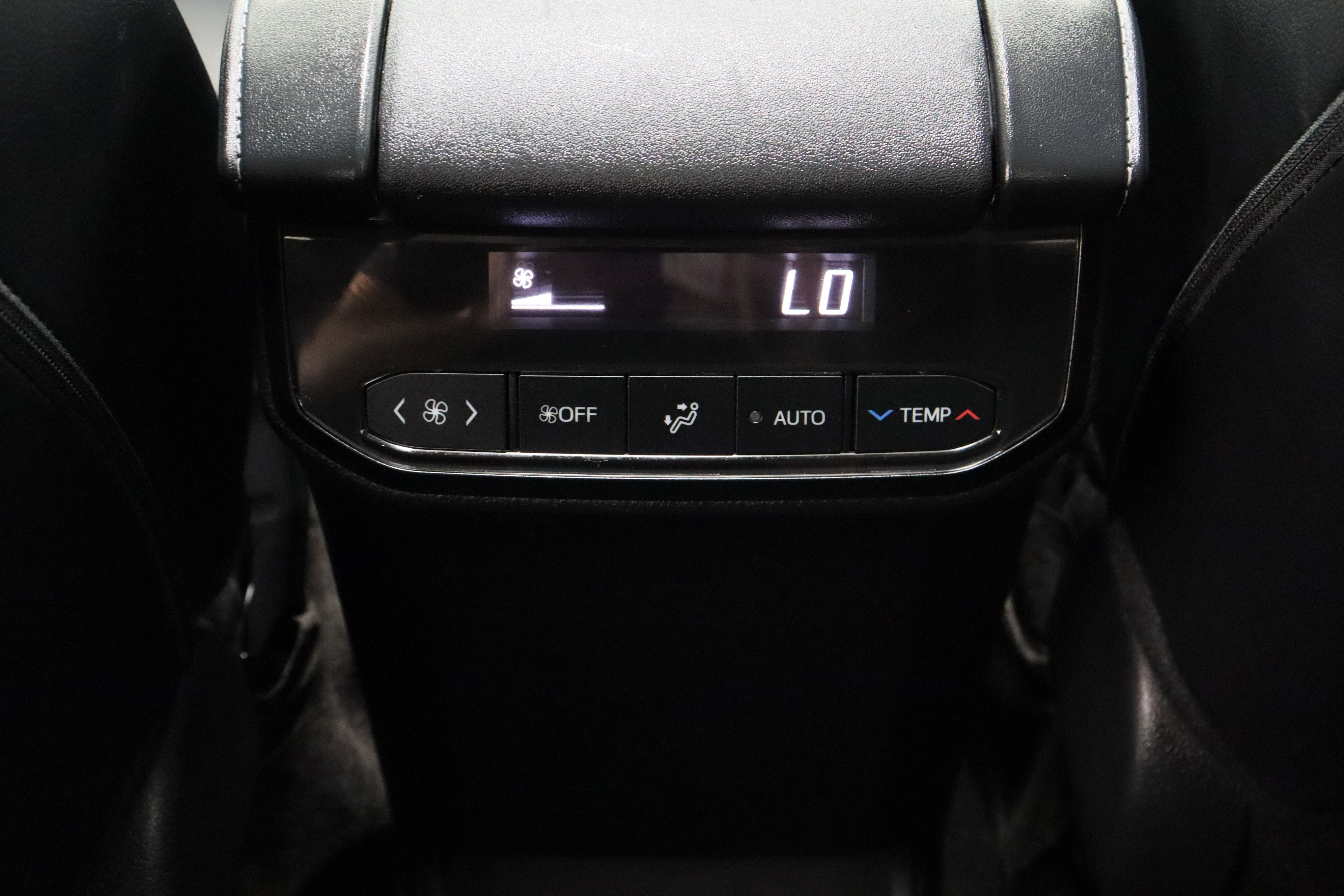 Used 2024 Toyota Highlander Limited AWD/4WD image 30