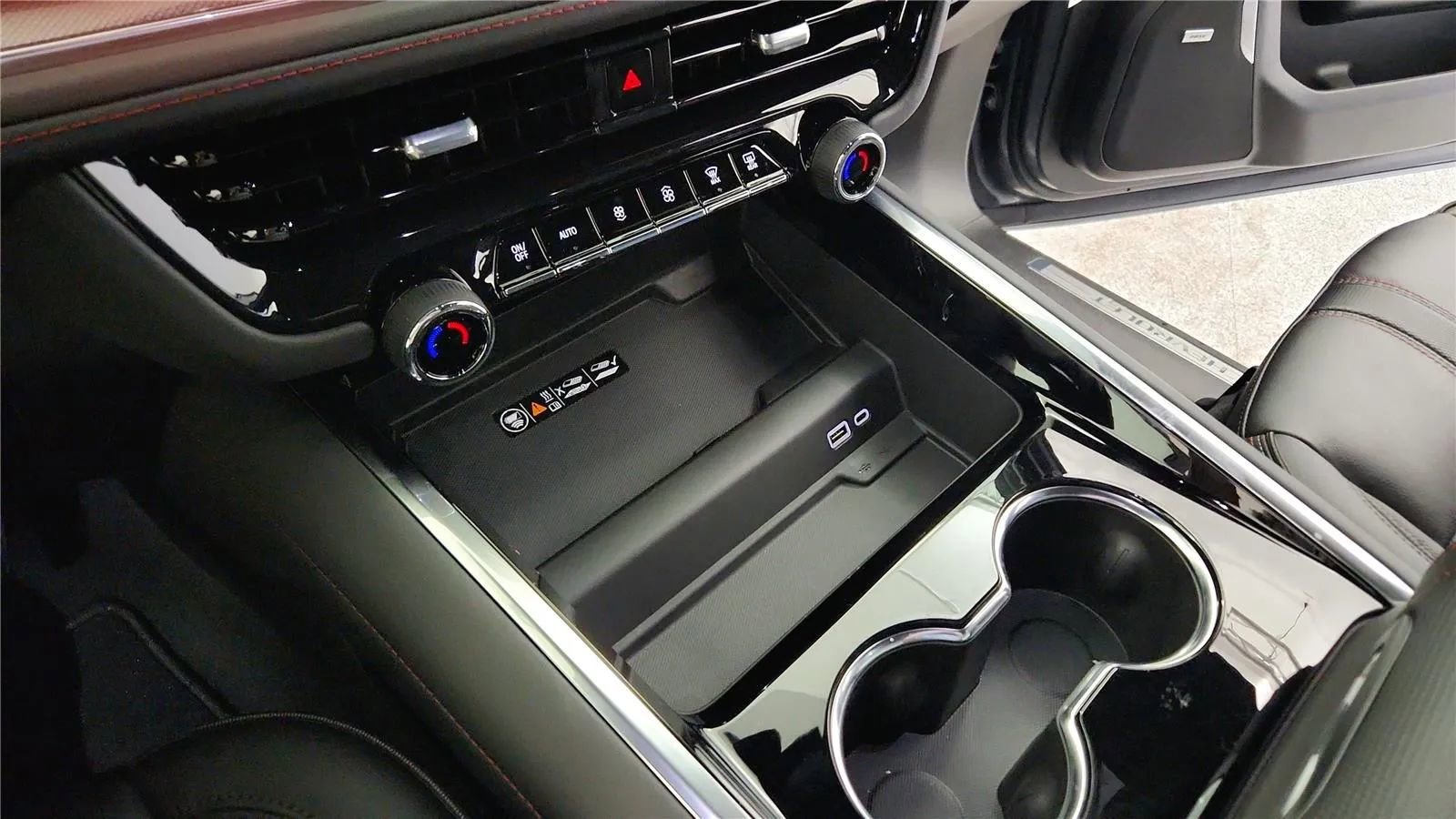 New 2026 Chevrolet Suburban RST w/ Comfort Package image 32