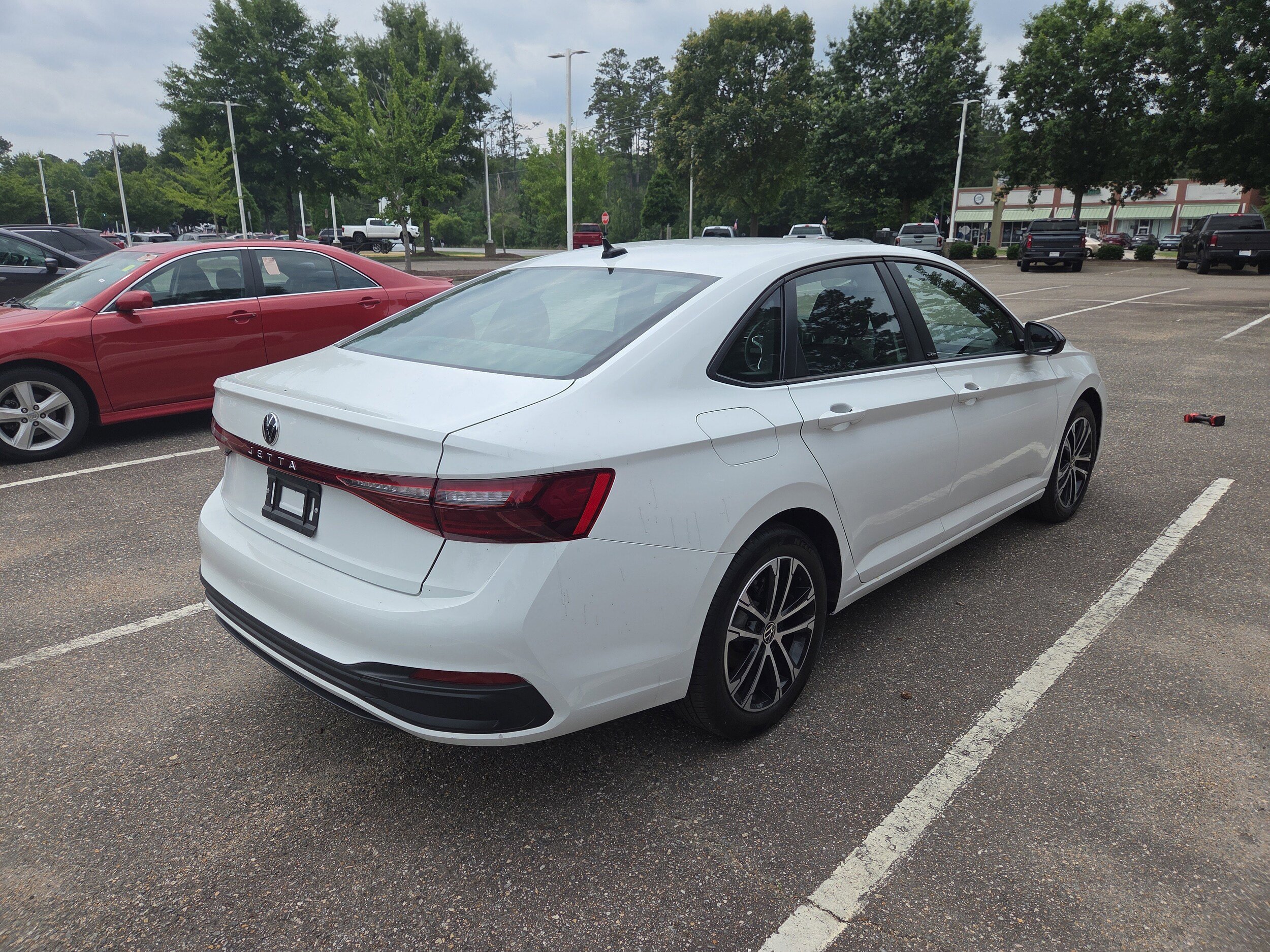 Used 2025 Volkswagen Jetta Sport FWD image 3