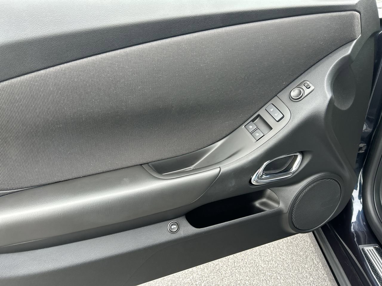 Used 2014 Chevrolet Camaro SS RWD image 17